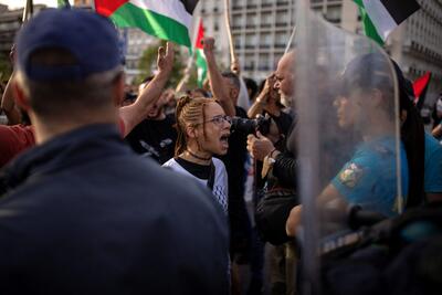 تصاویر درگیری حامیان فلسطین با پلیس یونان | خبرگزاری بین المللی شفقنا