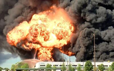 آتش سوزی مهیب در کارخانه مواد شیمیایی تایلند (فیلم)