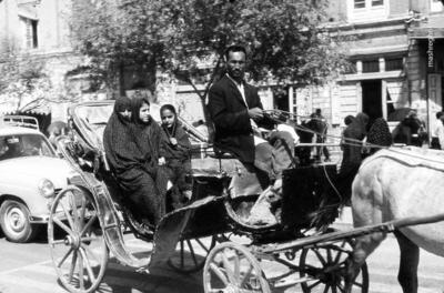 (تصاویر) سفر به تهران قدیم؛ نخستین وسیله حمل و نقل عمومی پایتخت چه بود؟