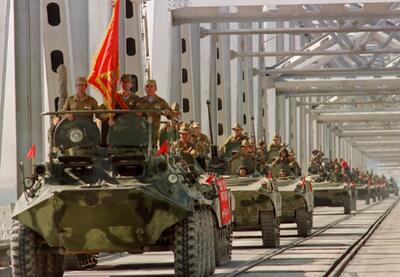 (عکس) سال ۱۳۶۷؛ ارتش شوروی به خانه برمی‌گردد