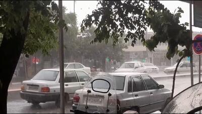 بارش سنگین باران و تگرگ در بردسکن