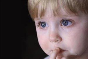 روانشناسی کودکان : ساکت بودن بچه ها را جدی بگیرید + عکس
