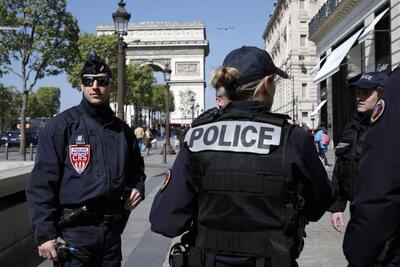 تیراندازی در پاریس/ حمله به دو افسر پلیس با اسلحه