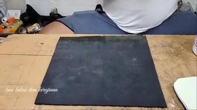 (ویدئو) چگونه با شلوارهای جین قدیمی یک جفت صندل زیبا درست کنیم؟