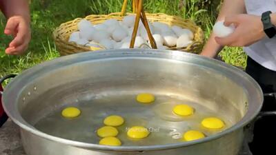 (ویدئو) غذای روستایی در آذربایجان؛ پخت تماشایی املت سنگدان مرغ
