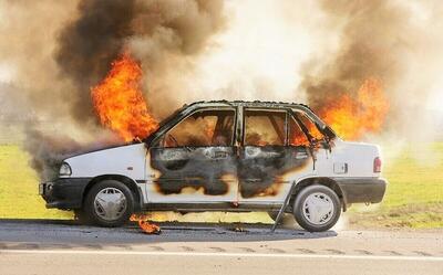 ببینید | اطفاء حریق خودرو حامل قاچاق سوخت توسط آتش نشانان