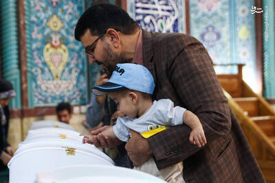 عکس/ حضور پرشور کودکان در حاشیه انتخابات مجلس