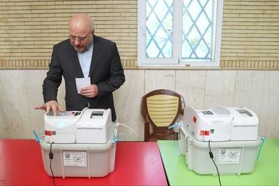قالیباف در پردیس رای خود را به صندوق انداخت