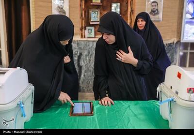 تهرانی‌ها در مسجد لرزاده: رای دادن حق اجتماعی‌ شهروندان است- فیلم گزارش تسنیم | Tasnim