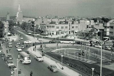 تصویری زیبا و خلوت از تقاطع کاخ در دهه چهل