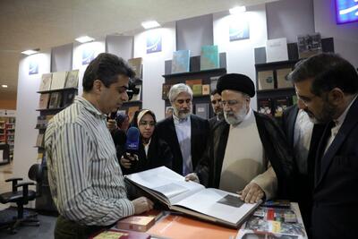 رئیس‌جمهور در نمایشگاه کتاب تهران