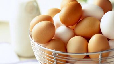 رنگ پوست تخم مرغ چه چیزی را نشان می دهد؟