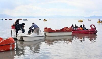 قایق سواری در دریاچه ارومیه+ تصاویر