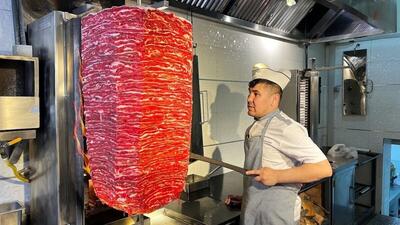 مهارت آشپزی در خیابان‌های ازبکستان: پخت شاورما با 124 کیلو گوشت (فیلم)
