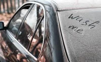 تصویری قابل تامل از نوشته پشت یک خودروی ایرانی