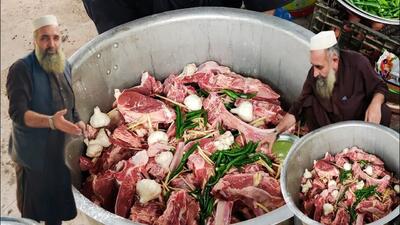 (ویدئو) غذای خیابانی در افغانستان؛ طبخ 50 کیلو دام پخت گوشت افغانی