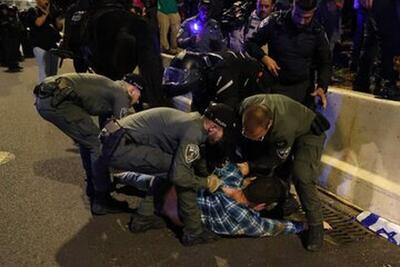 تظاهرات در تل آویو باز هم به خشونت کشیده شد؛ حمله پلیس به معترضان بی بی
