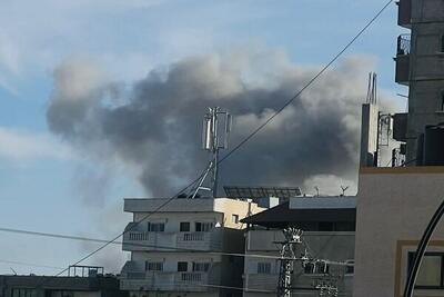 بمباران خانه‌ها و تیراندازی به سمت خودروهای اورژانس در غزه