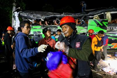 تصادف مرگبار در اندونزی/اتوبوس ترمز برید؛ ۱۱ دانش‌آموز جان باختند