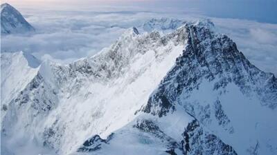 صعود موفقیت آمیز کوهنورد بروجنی به قله لهوتسه