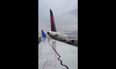 برخورد دو هواپیما با یکدیگر (فیلم)