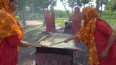 (ویدئو) پخت خورشت کدو حلوایی و تخم مرغ برای 500 نفر به روش بانوان روستایی هندی