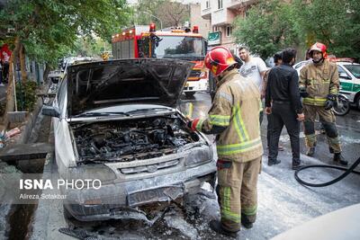 (تصاویر) آتش سوزی یک پراید در خیابان ابوریحان