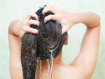 موهای چرب را چطور درمان کنیم؟ - خبرنامه