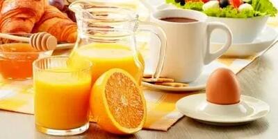 صبح ها چای بهتر است بخوریم یا آب میوه؟