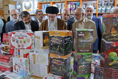 گزارش تصویری| بازدید رهبر انقلاب از نمایشگاه کتاب تهران