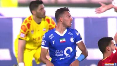شوت محمدی و در ادامه ناکامی جلالی مقابل فولاد - پارس فوتبال | خبرگزاری فوتبال ایران | ParsFootball