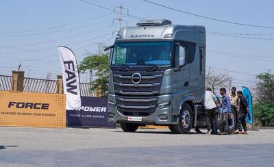 رانندگان بندرعباسی رانندگی با محصولات تجاری گروه بهمن را تجربه می‌کنند
