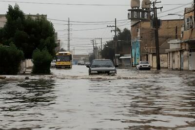 آبگرفتگی خیابان‌های مشهد بعد از بارش شدید باران (فیلم)