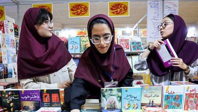 سی و پنجمین نمایشگاه کتاب تهران در روز ششم؛ شور و نشاط کتابخوانی در مصلی امام خمینی«ره» (عکس)