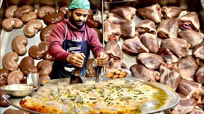 (ویدئو) غذای خیابانی در پاکستان؛ پخت یک غذای محبوب با مغز و زبان بز