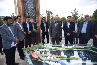 ادای احترام رییس جهاد دانشگاهی به مقام شامخ شهدای آذربایجان‌غربی