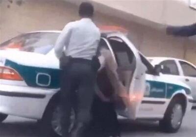 واکنش پلیس به ویدیو برخورد غیرقانونی یک مامور هنگام دستگیری یک زن/ مامورخاطی بازداشت و معلق شد