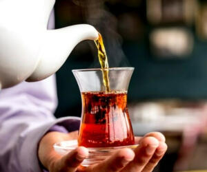 راز دم کردن چای ایرانی خوش رنگ و شفاف