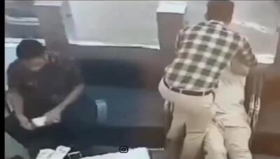 واکنش خطرناک یک شهروند به سکته قلبی یک پیرمرد در بانک که سوژه مجازی شد!