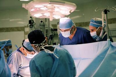 ویدئویی از کادر درمان ایرانی در اتاق عمل عمان وایرال شد | رویداد24