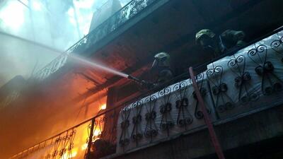آتش‌سوزی در یک انبار بزرگ در تهران + فیلم