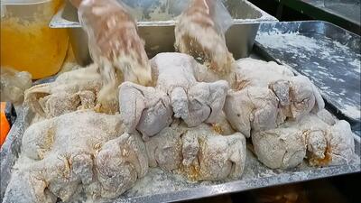 شاهکار آشپزی در خیابان‌های پاکستان: پخت 100 مرغ سوخاری به طور همزمان (فیلم)