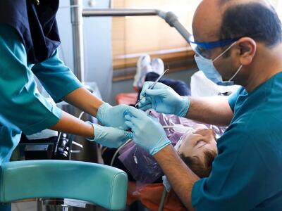 کشیدن دندان به جای درمان به علت ناتوانی پرداخت هزینه دندانپزشکی!