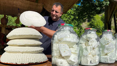 (ویدئو) نحوه درست کردن پنیر؛ پخت خاچاپوری با پنیر محلی در طبیعت آذربایجان