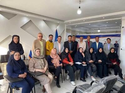 جلسه آموزشی نمایندگان فروش بیمه زندگی خاورمیانه استان همدان