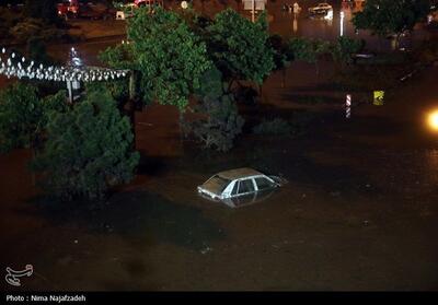 تصاویر وحشتناک از غرق شدن خودروها در سیل مشهد