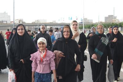 همایش پیاده روی خانوادگی در تاکستان برگزار شد