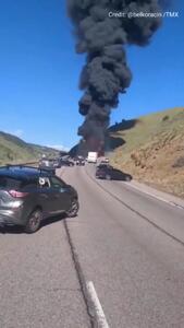 تصادف تانکر سوخت منجر به انفجار آتش و دود در I-70 در نزدیکی گلدن، کلرادو آمریکا شد