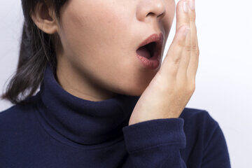با این روش ساده بوی بد دهان خود را درمان کنید
