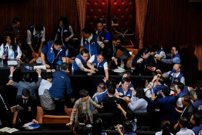 کتک کاری هواداران چین در مجلس تایوان